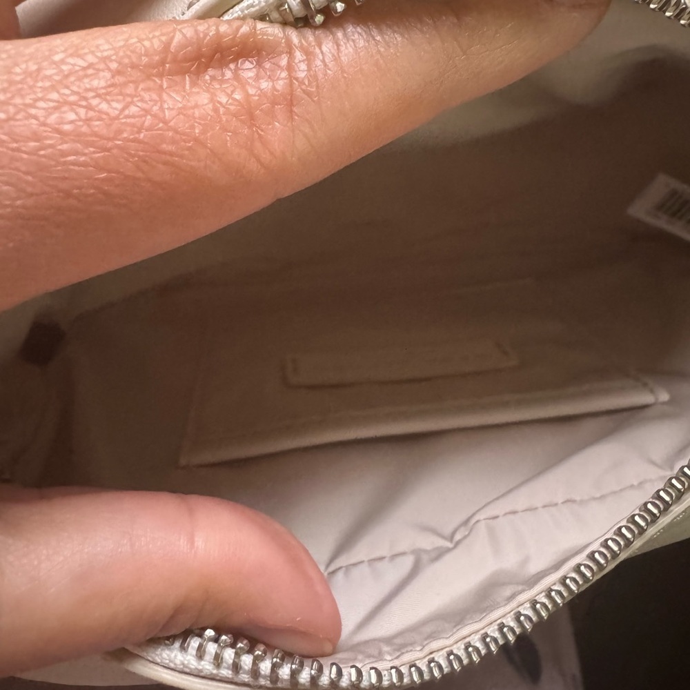Marc Jacobs White Crossbody Bag with Silver Logo - Picture 4 of 6